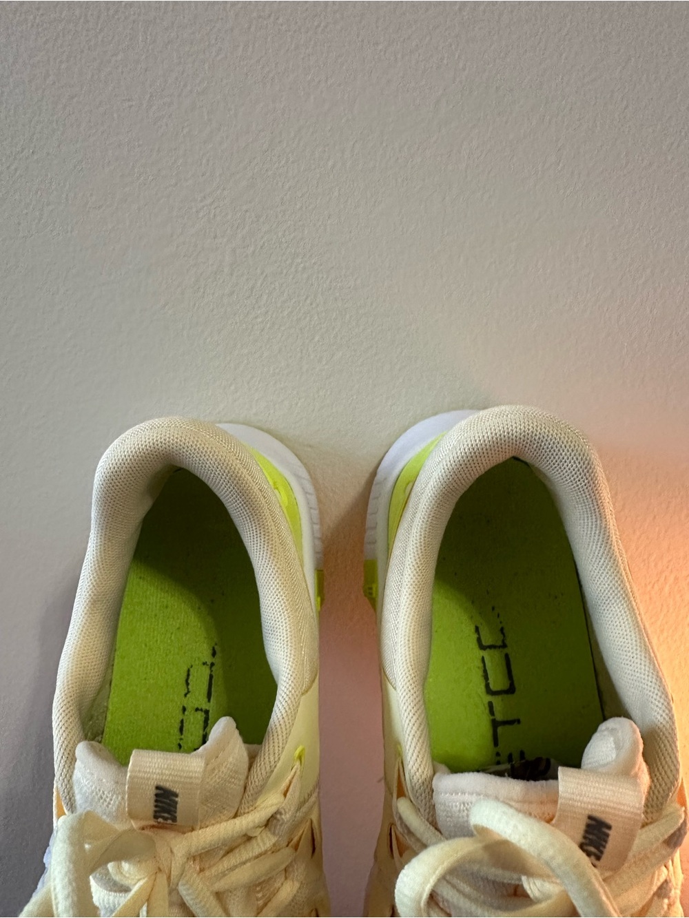 Nike Free Metcon 5 Women’s Training Sneakers in Pale Yellow & Neon Lime - Picture 9 of 11